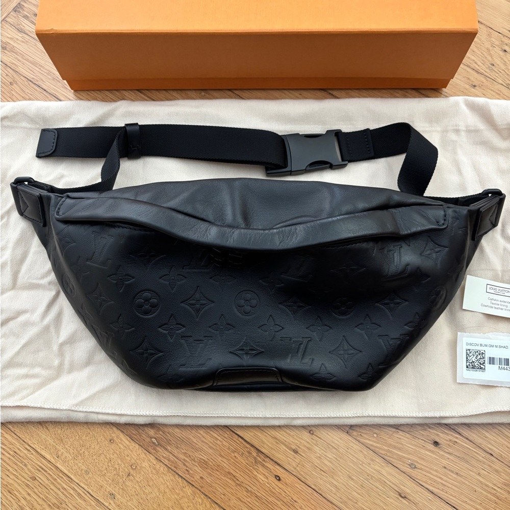 Louis Vuitton Discovery Bumbag PM Monogram Shadow - Picture 3 of 12